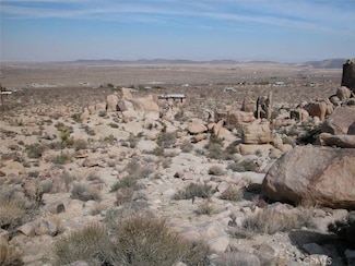 9 Stoney Crest Dr, Joshua Tree, CA 92252