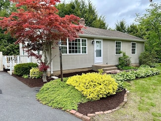 89 Sun Valley Rd, Holyoke, MA 01040