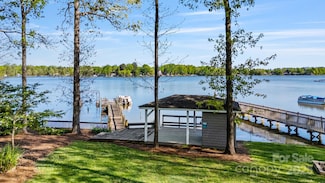 1711 Riverside Dr, Lexington, NC 27292