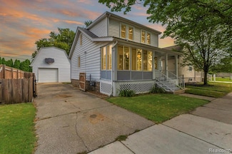 318 Clinton St, Wyandotte, MI 48192