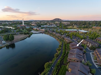 865 SW Theater Dr, Bend, OR 97702