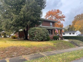 1228 N Walnut St, Dover, OH 44622