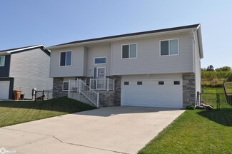 1018 Mockingbird Dr, Carroll, IA 51401