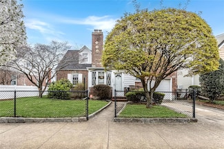 1006 New Hyde Park Rd, New Hyde Park, NY 11040