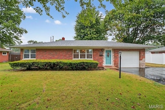 317 Southgate Dr, Belleville, IL 62223