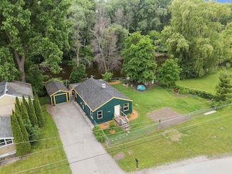 1251 Valley Ln, Green Bay, WI 54303