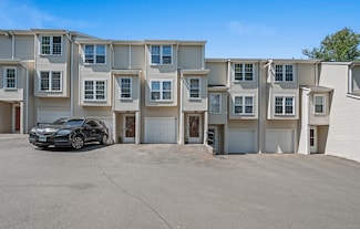 25 Deerwood Ln Unit 8, Waterbury, CT 06704