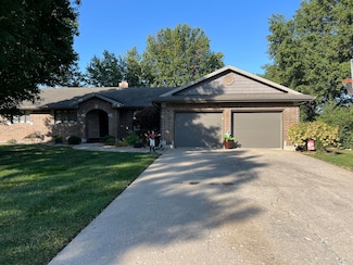 639 S Lake Dr, Marshall, MO 65340