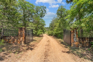 136 Red Fox Ln, Bastrop, TX 78602