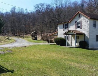 504 Debbie Ln, Leechburg, PA 15656