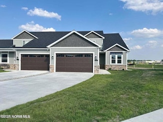 121 W Bridge Rd, Northwood, OH 43619