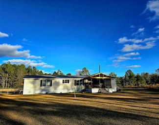 149 Honeysuckle Ln, Fitzgerald, GA 31750