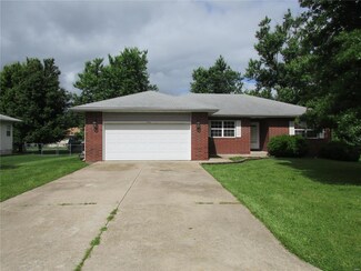 1433 Ryan St, Lebanon, MO 65536