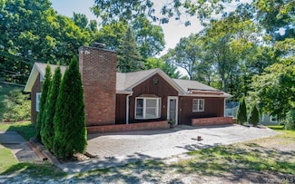 7 Harrimac Ln, Putnam Valley, NY 10579