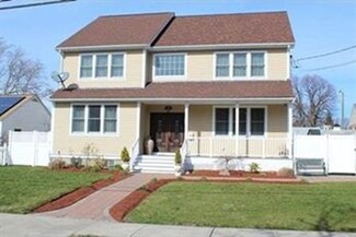 58 Spiers Rd, Newton Center, MA 02459