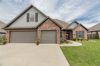 406 Ceola Ave, Tontitown, AR 72762