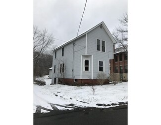 3 School St, Chester, MA 01011