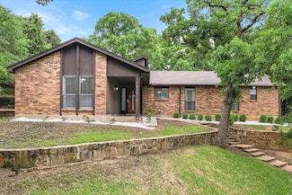 1602 Brunson Ct, Arlington, TX 76012