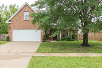 3951 W Morning Mist Dr, Fayetteville, AR 72704