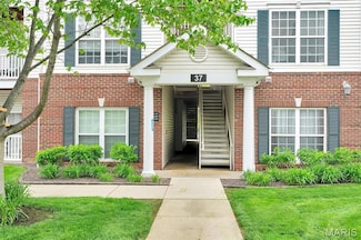 37 Kassebaum Ln Unit 205, Saint Louis, MO 63129