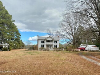 207 N Linden St, Woodland, NC 27897