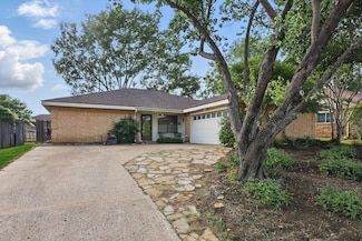2415 Amber Hill Ln, Euless, TX 76039
