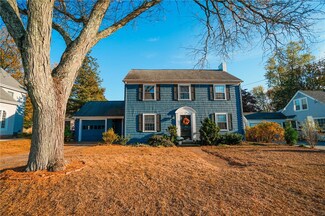 21 Holbrook Ave, Rumford, RI 02916