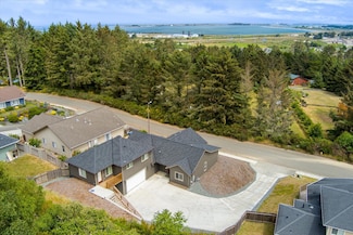 30 Blue Spruce Dr, Eureka, CA 95503