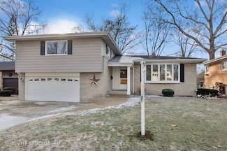 120 S We go Trail, Mount Prospect, IL 60056