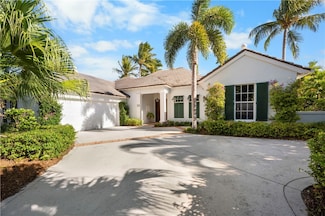 704 Grove Place, Vero Beach, FL 32963