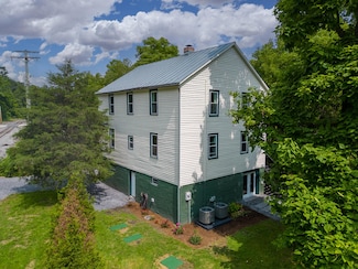 76 Main St, Goshen, VA 24439