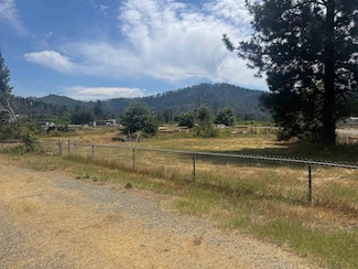 304 Indian Meadows Dr, Happy Camp, CA 96039