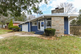 144 Crestwood Dr, East Dundee, IL 60118