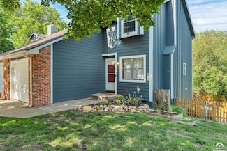 922 Alma Ct, Lawrence, KS 66049