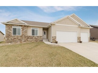 1180 Sunrise Dr, Ely, IA 52227