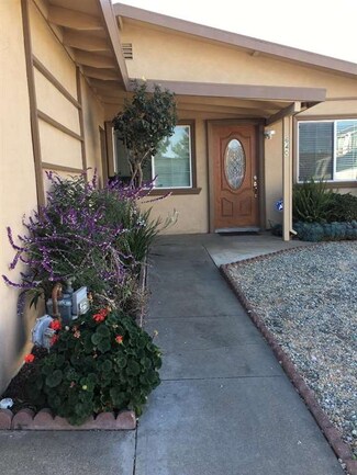 640 Yreka Dr, Salinas, CA 93906