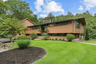 4 Moonpenny Dr, Boxford, MA 01921