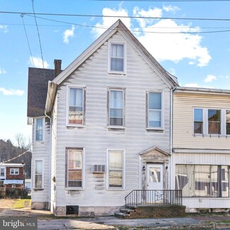 26 S 2nd St, Saint Clair, PA 17970