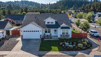 908 Riley Dr NE, Silverton, OR 97381