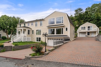 27 Hamilton Place, Needham Heights, MA 02494