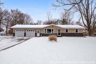 2506 Brookdale Dr, Holland, MI 49424