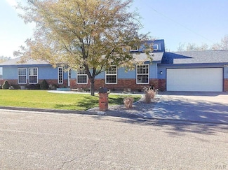 812 Willow Valley Dr, Lamar, CO 81052