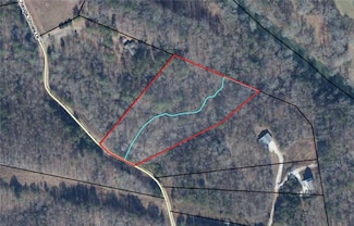 161 Chauga Shoals Dr, Westminster, SC 29693