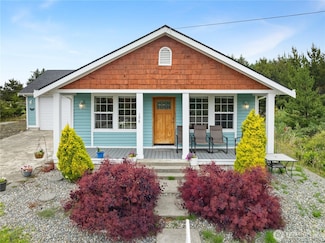 198 Clover St NW, Ocean Shores, WA 98569