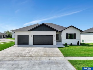 1515 E 9th St, Hickman, NE 68372