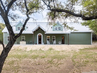 792 Alamo Beach Rd, Pipe Creek, TX 78063