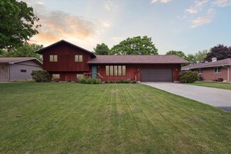 608 E Webster St, Polo, IL 61064