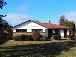 208 Willow Grove Rd, Centerville, IN 47330