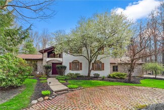 18895 Rivers Edge Dr W, Chagrin Falls, OH 44023