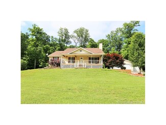 4600 Lake Forest Dr, Charlestown, IN 47111